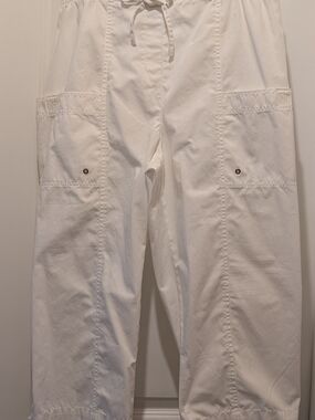 Vintage Carroll Reed Women’s White Cargo Capris with  Elastic & Drawstring Waist